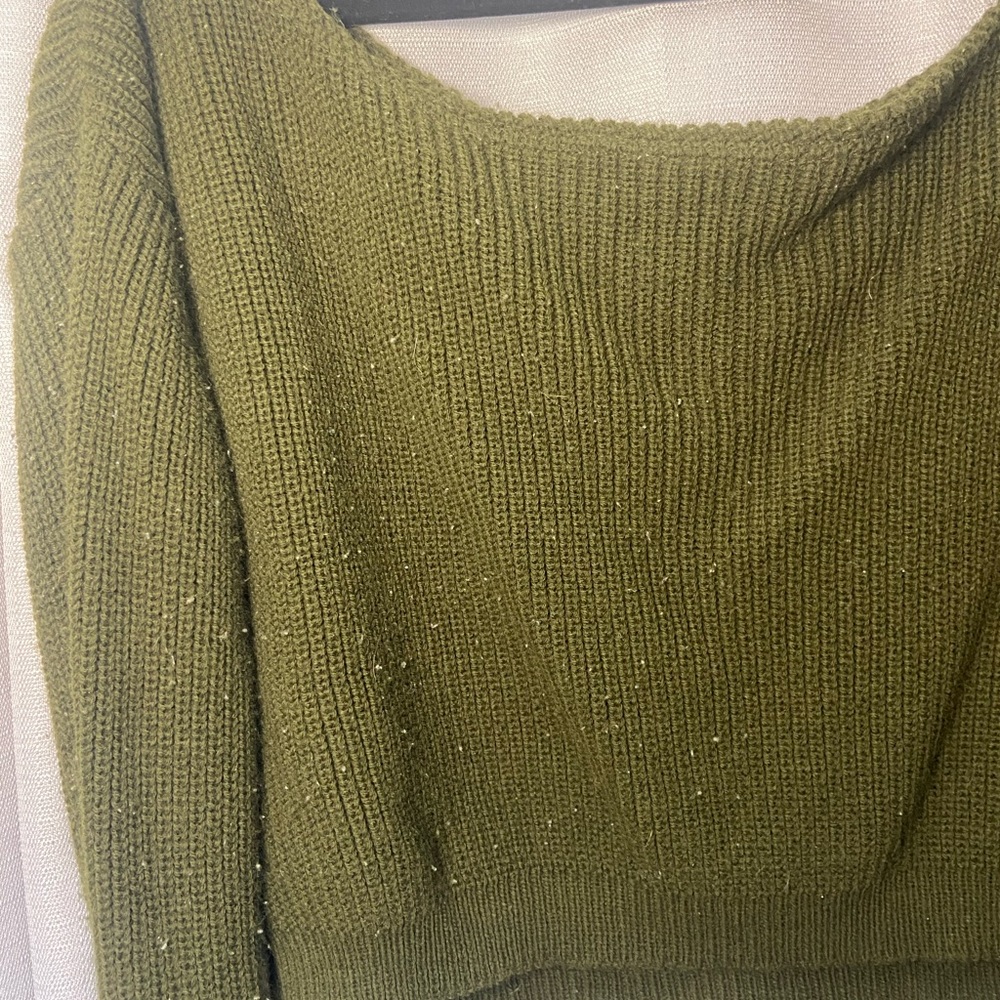 PrettyLittleThing Green Off The Shoulder Knitted Sweatshirt size S/M - Picture 3 of 5